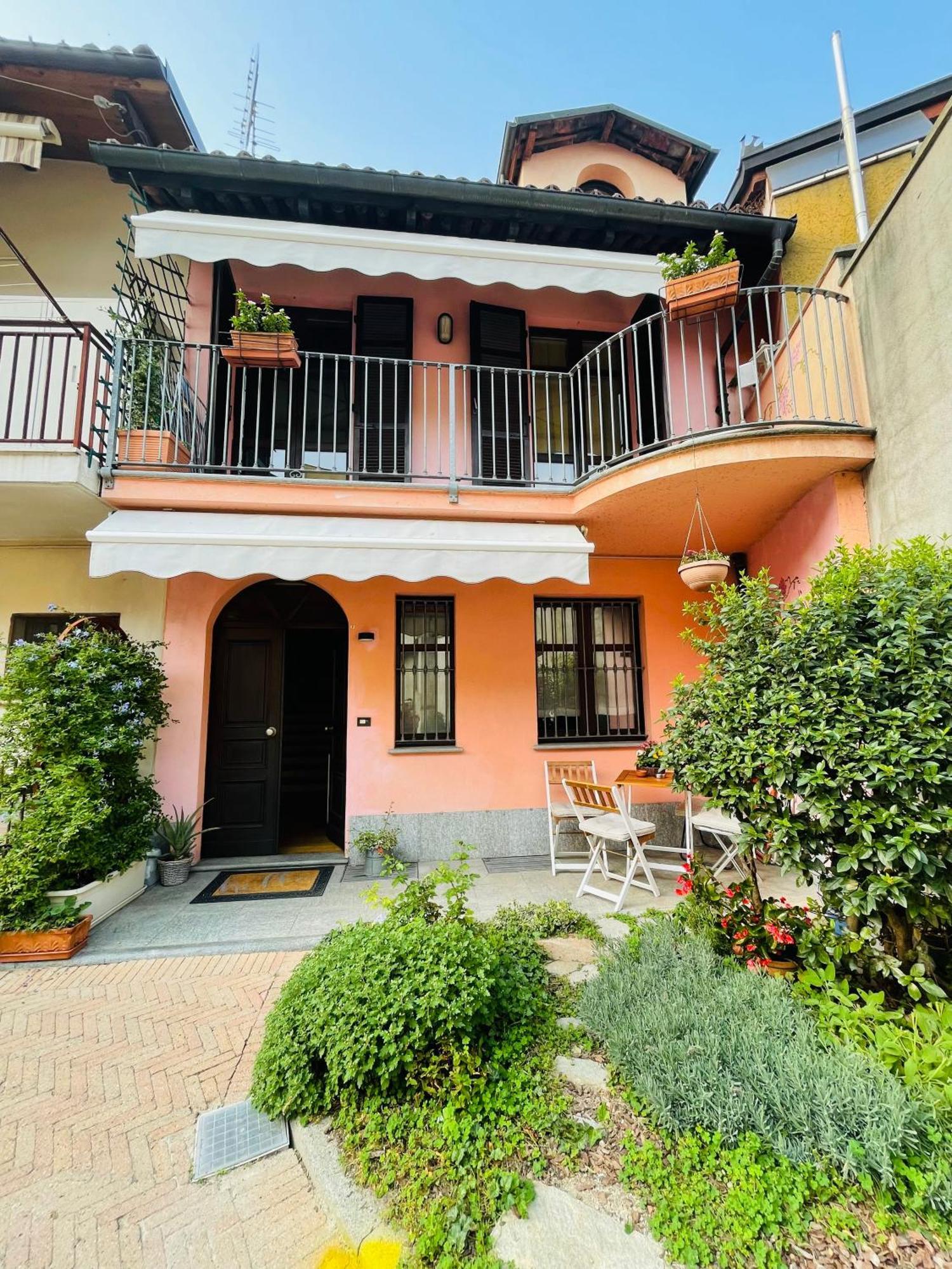 Casa Caroli, Charme E Comfort Nel Cuore Di Alba Εξωτερικό φωτογραφία