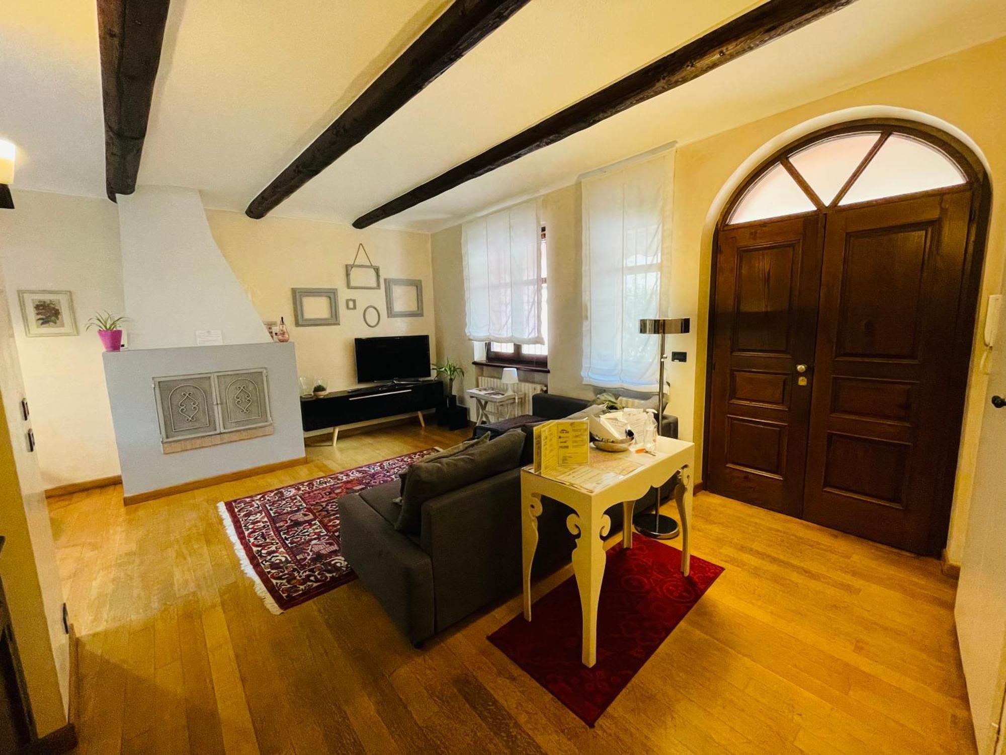 Casa Caroli, Charme E Comfort Nel Cuore Di Alba Εξωτερικό φωτογραφία