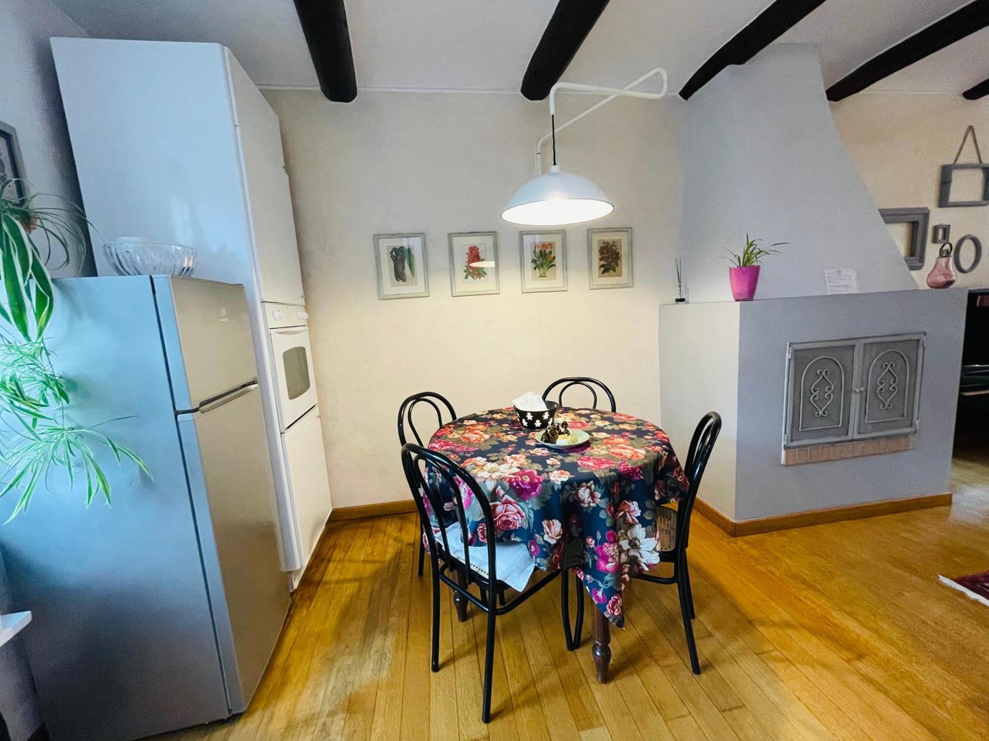 Casa Caroli, Charme E Comfort Nel Cuore Di Alba Εξωτερικό φωτογραφία