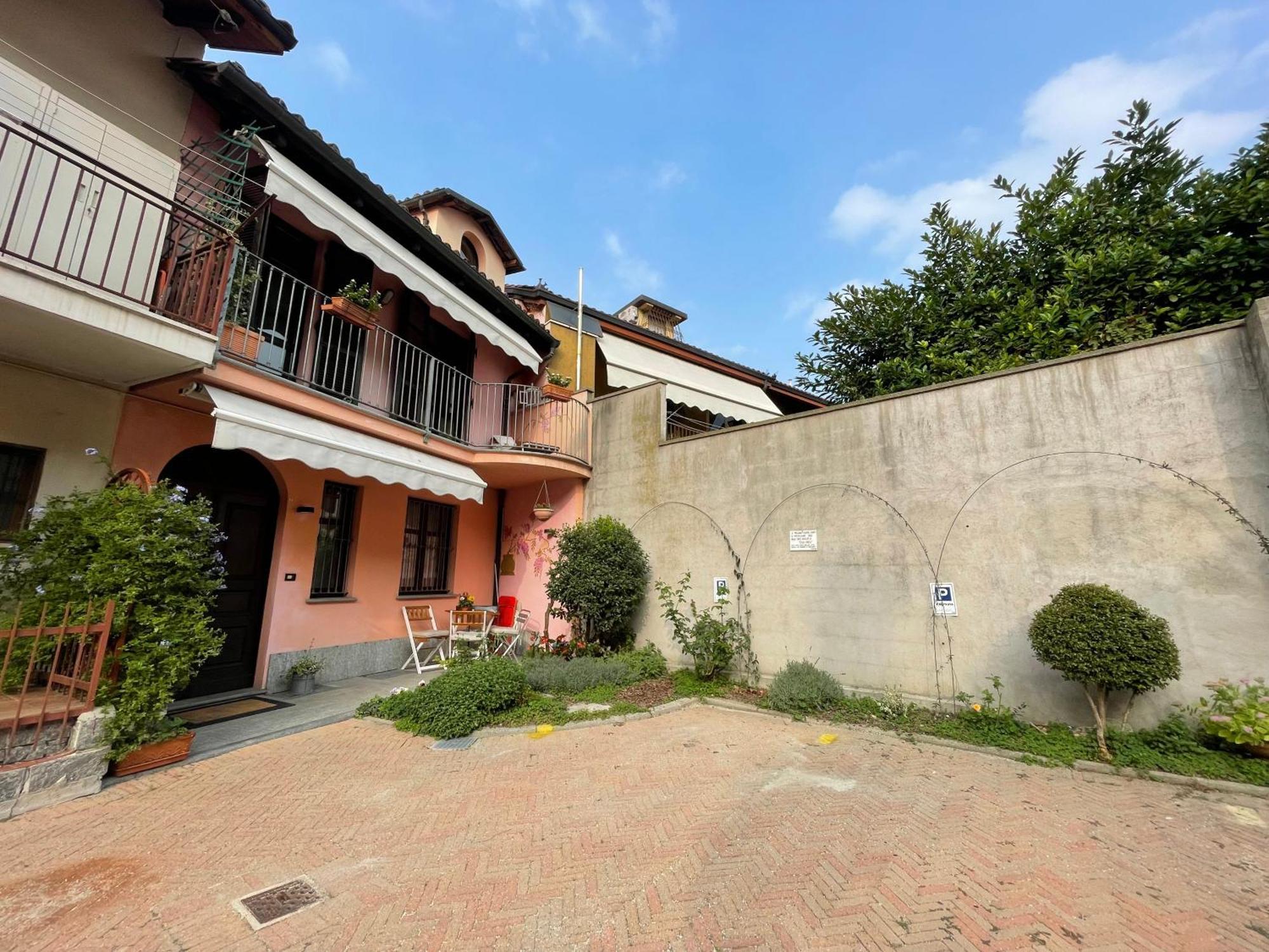 Casa Caroli, Charme E Comfort Nel Cuore Di Alba Εξωτερικό φωτογραφία