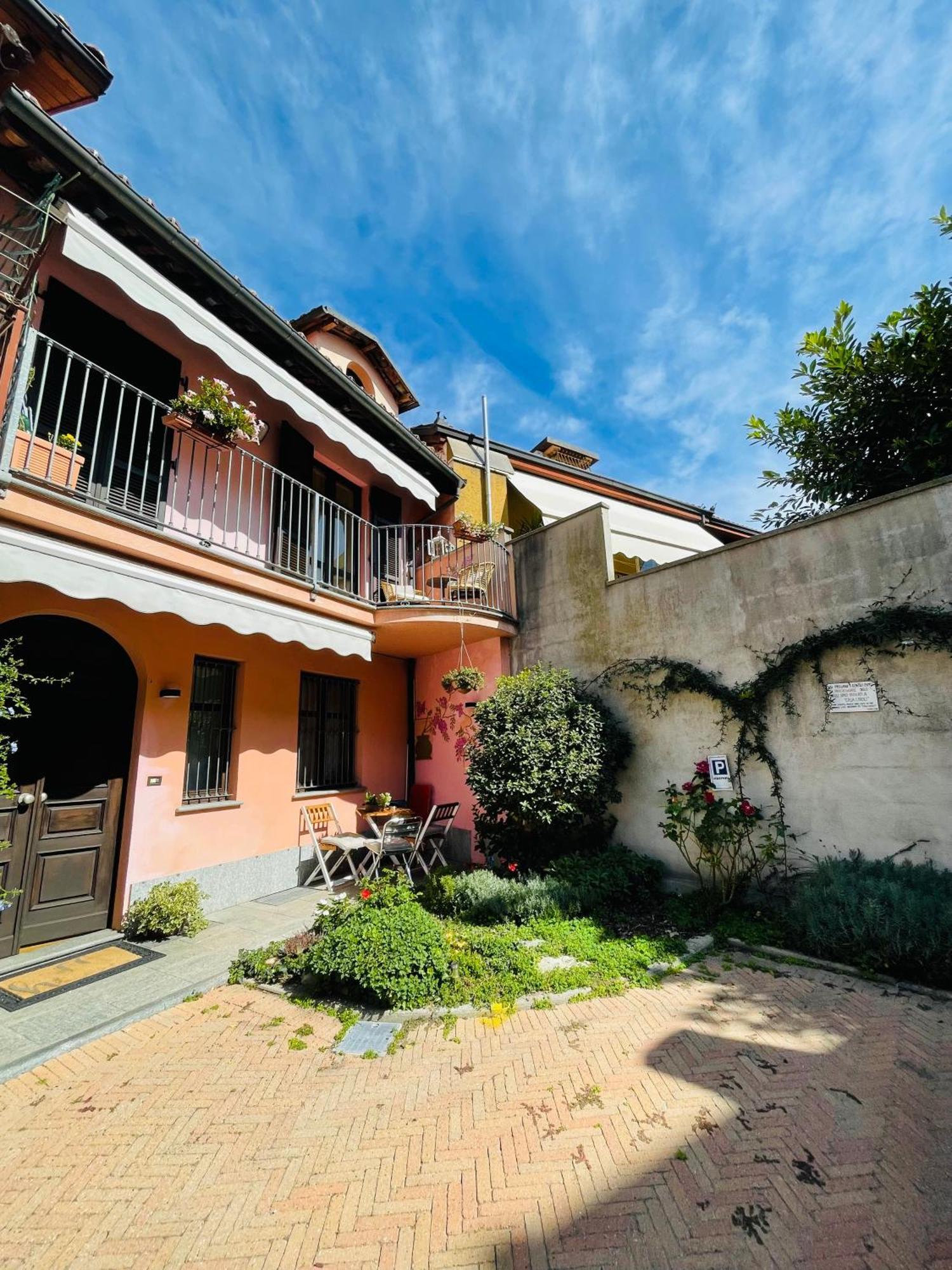 Casa Caroli, Charme E Comfort Nel Cuore Di Alba Εξωτερικό φωτογραφία