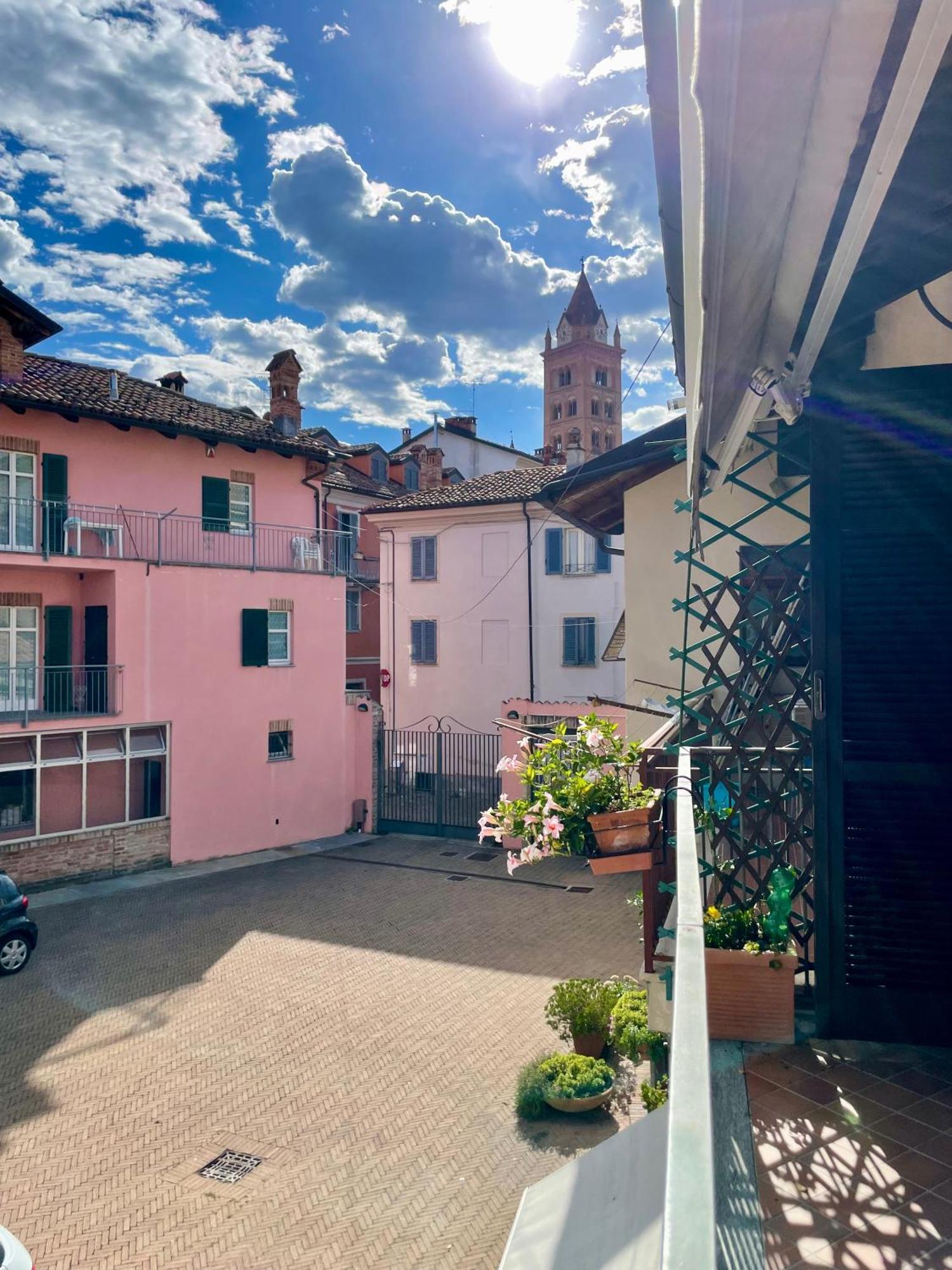 Casa Caroli, Charme E Comfort Nel Cuore Di Alba Εξωτερικό φωτογραφία