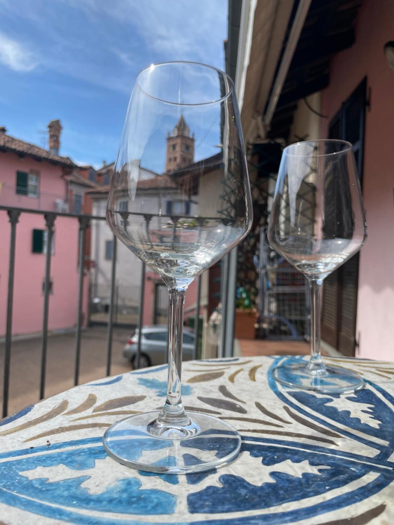 Casa Caroli, Charme E Comfort Nel Cuore Di Alba Εξωτερικό φωτογραφία