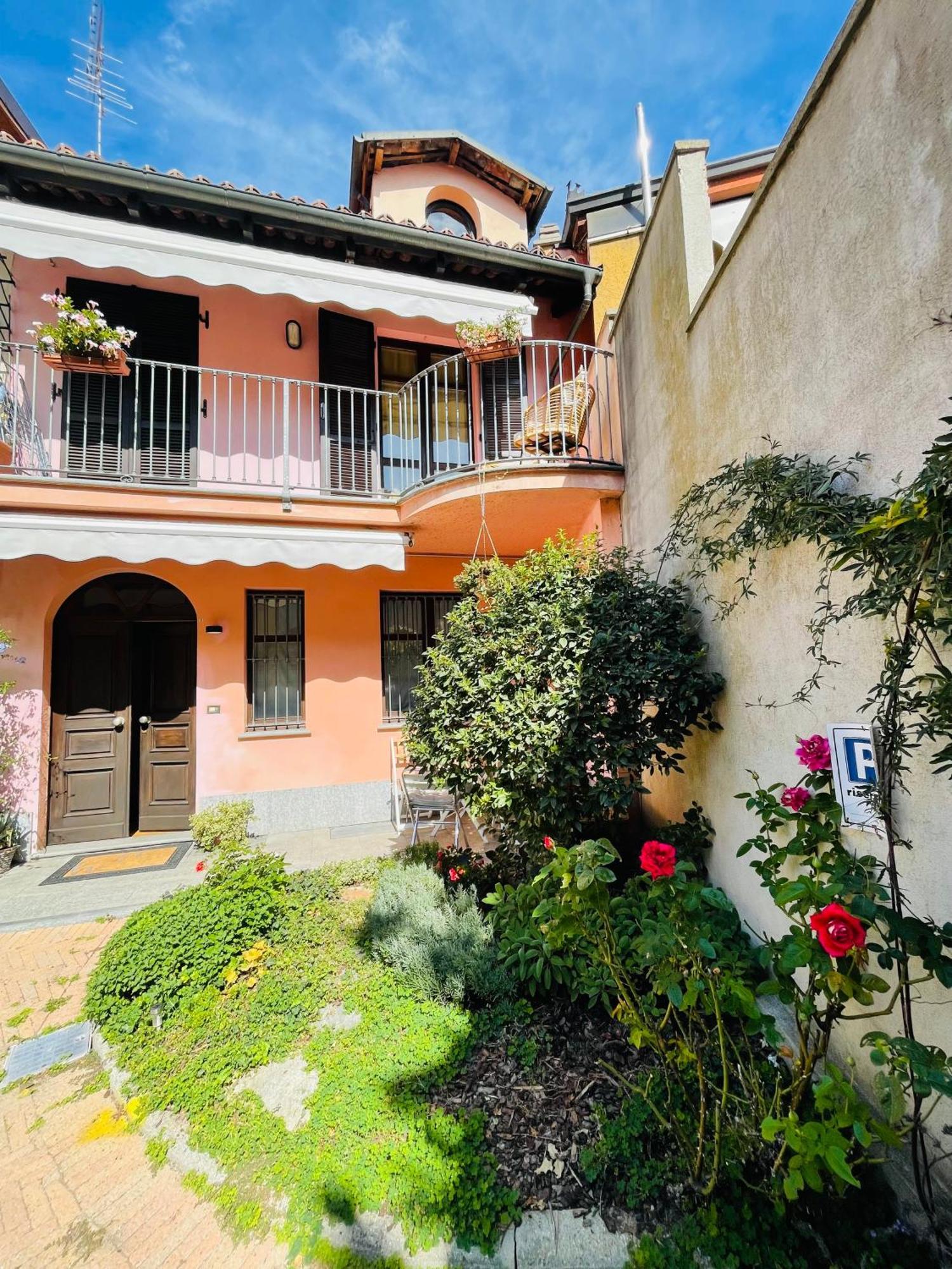 Casa Caroli, Charme E Comfort Nel Cuore Di Alba Εξωτερικό φωτογραφία